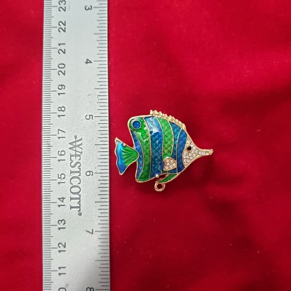 Fish Brooch - Picture 6 of 7